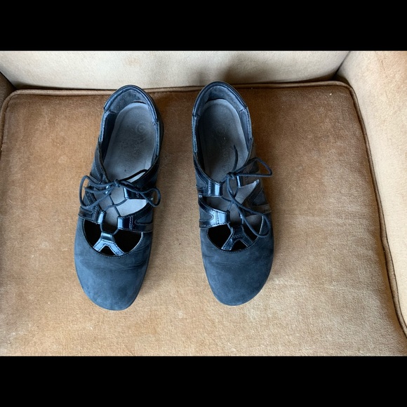 Naot Timu black flats EU 38 US 7 - Picture 3 of 5